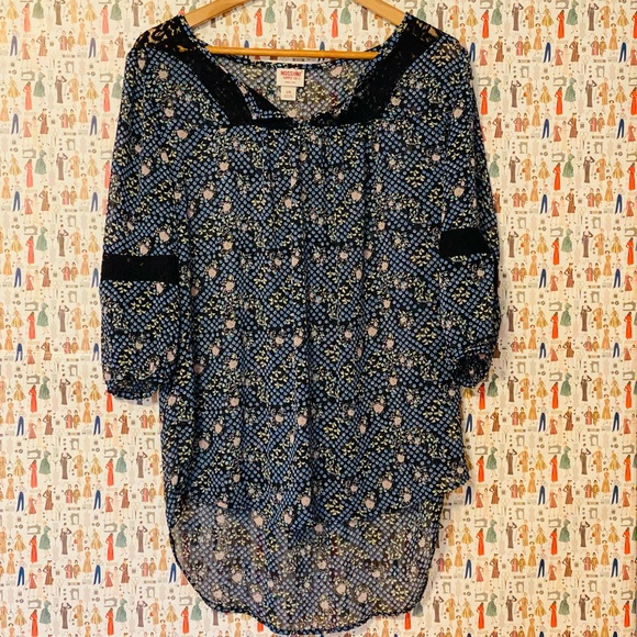 Floral Mossimo blouse 🖤 - Picture 2 of 6